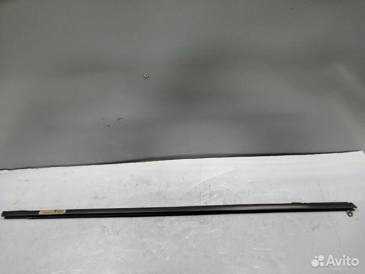Молдинг стекла двери задний Suzuki Liana универсал