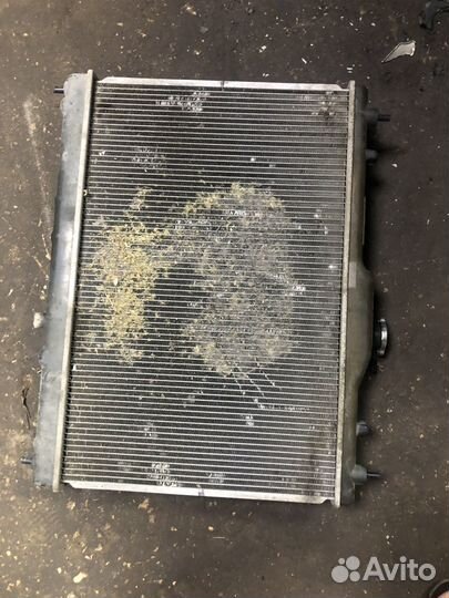 Радиатор охлаждения Nissan Tiida 1
