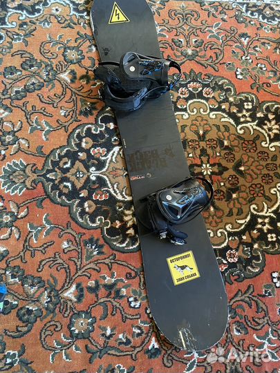 Сноуборд с креплениями и батинками