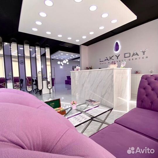 Мастер маникюра и педикюра в центр laky DAY