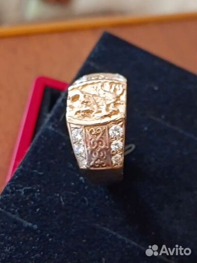 Мужской золотой перстень устырджыи