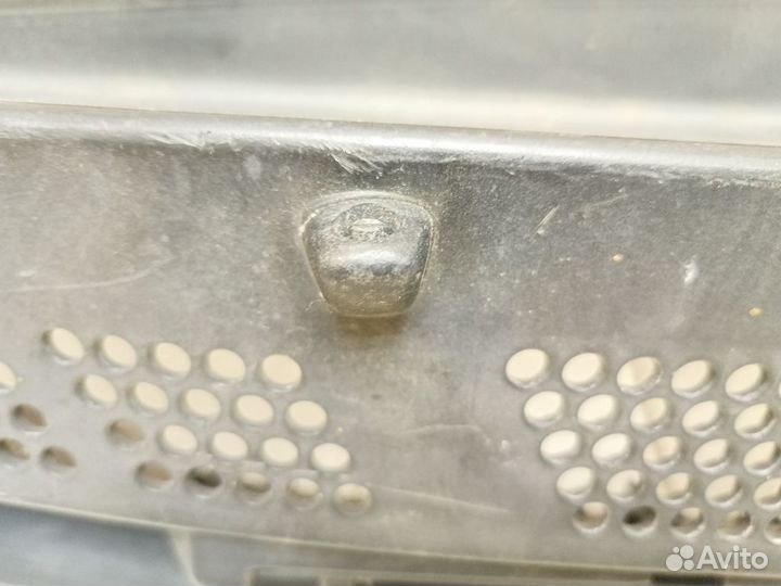 Водосток лобового стекла (жабо)