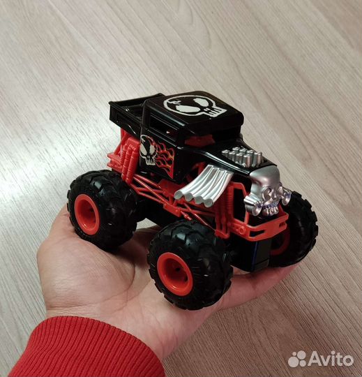 Машина Hot wheels на радиоуправлении