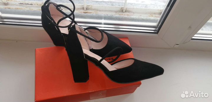 Босоножки новые