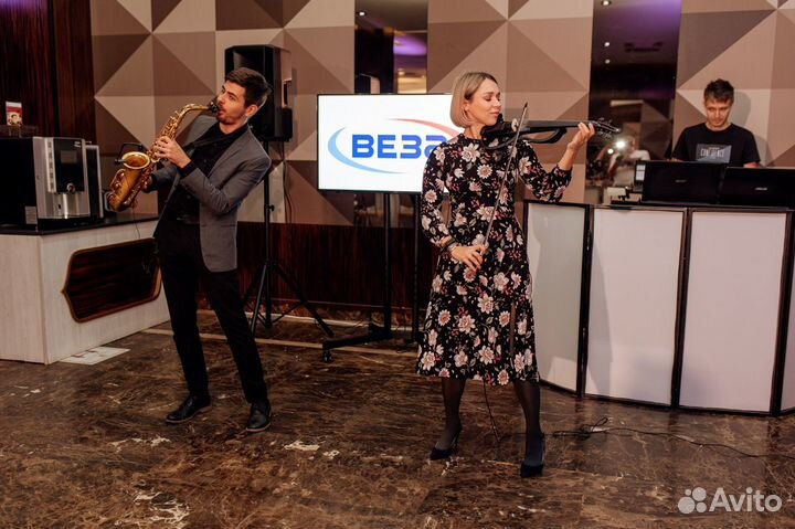 Саксофонист на праздник