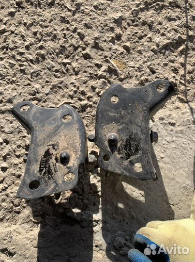 Крепление задней балки Рено Сандеро new