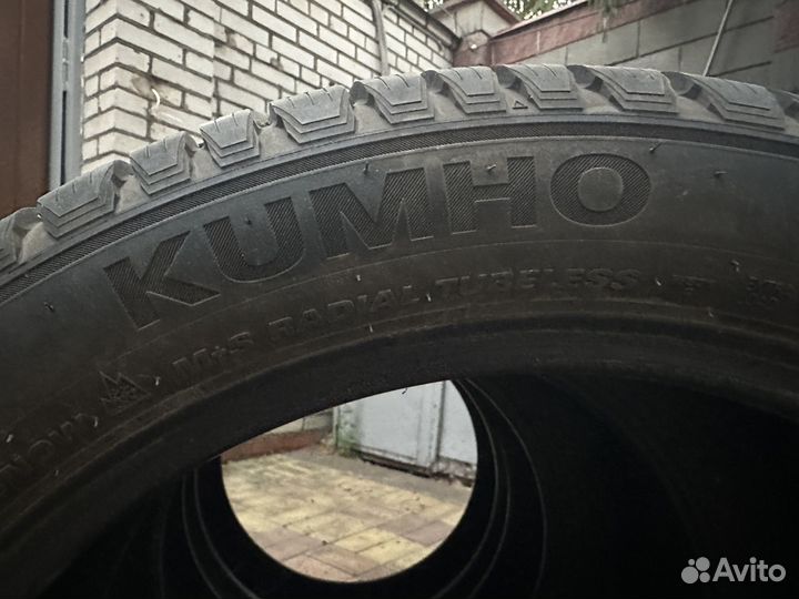 Kumho WinterCraft WS71 235/50 R20 104V