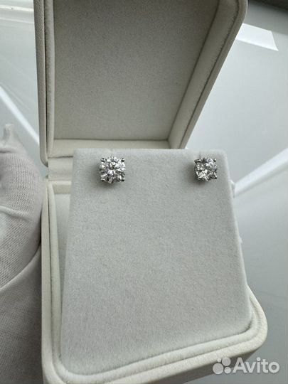 Серьги - гвоздики с бриллиантами 1.5 карата каждый