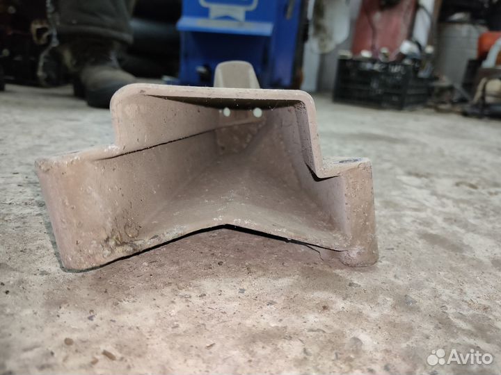 Крепление двигателя Лада Калина 1118