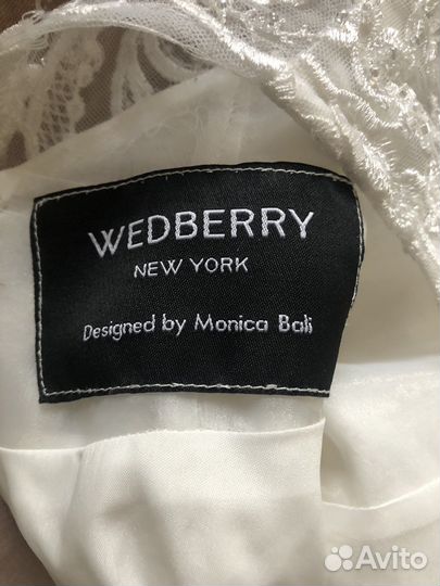 Свадебное платье c длинным шлейфом