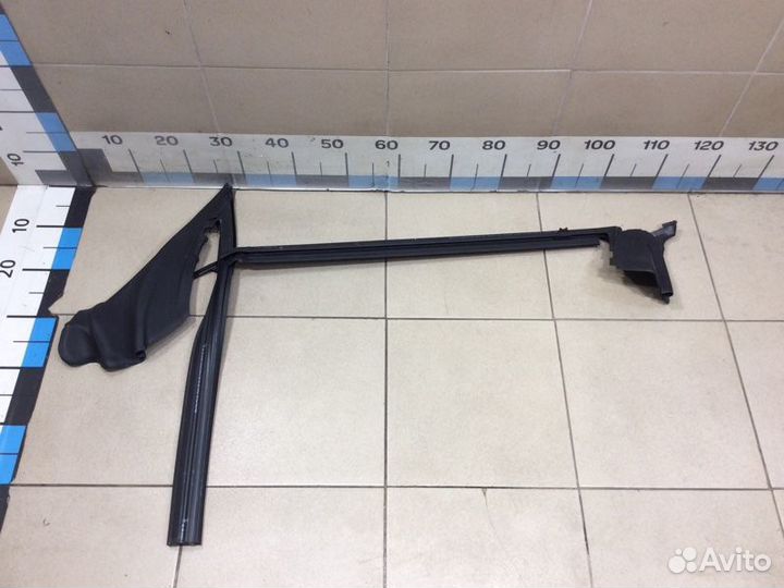 Уплотнитель стекла двери передний правый Bmw