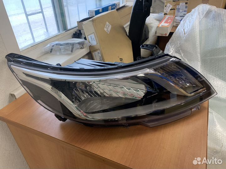 Фара правая с корректором Kia Rio 2011-2015