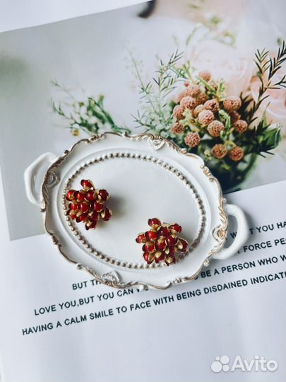 Винтажные яркие клипсы