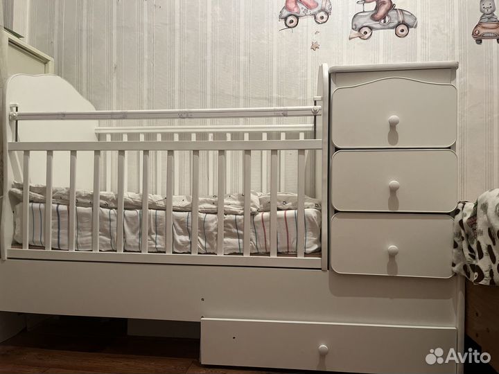 Детская кроватка с комодом