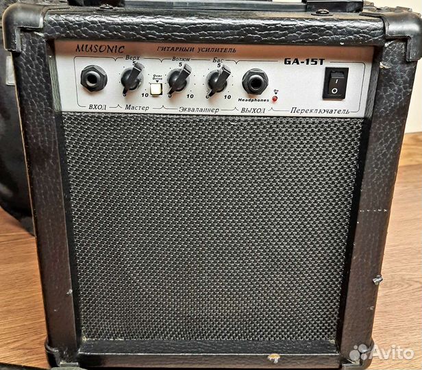 Электрогитара с комбоусилителем