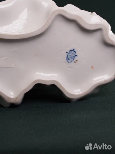 Фарфоровая статуэтка 