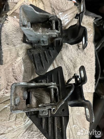 Петли крышки багажника Freelander 2 2011 г. черные