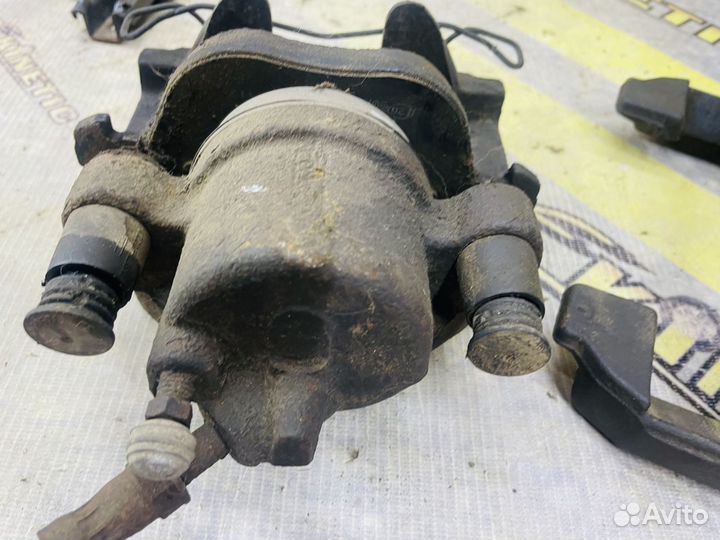 Суппорт передний правый Форд Фокус 2 Focus