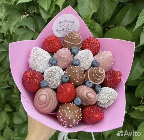 Клубника в шоколаде букеты