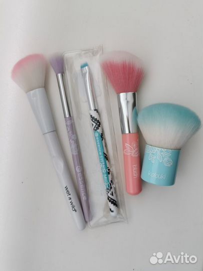 Кисти для макияжа от Essence и QVS