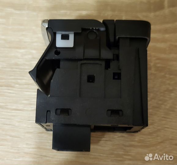 Кнопка ручного тормоза Шкода Октавия А8