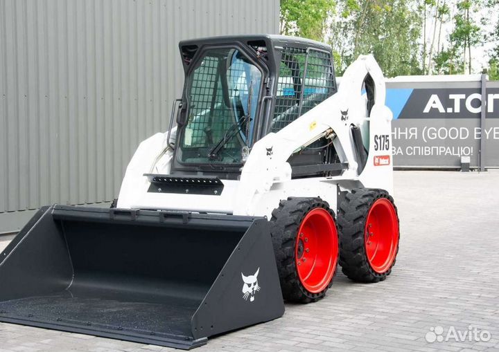 Стекло для мини-погрузчика Bobcat S130