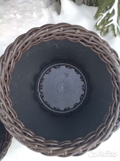 Кашпо из искусственного ротанга