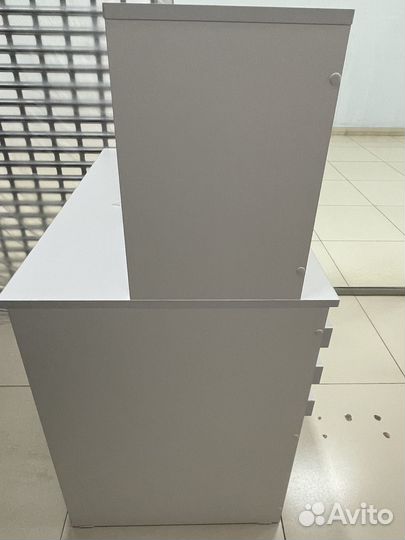 Стойка ресепшен