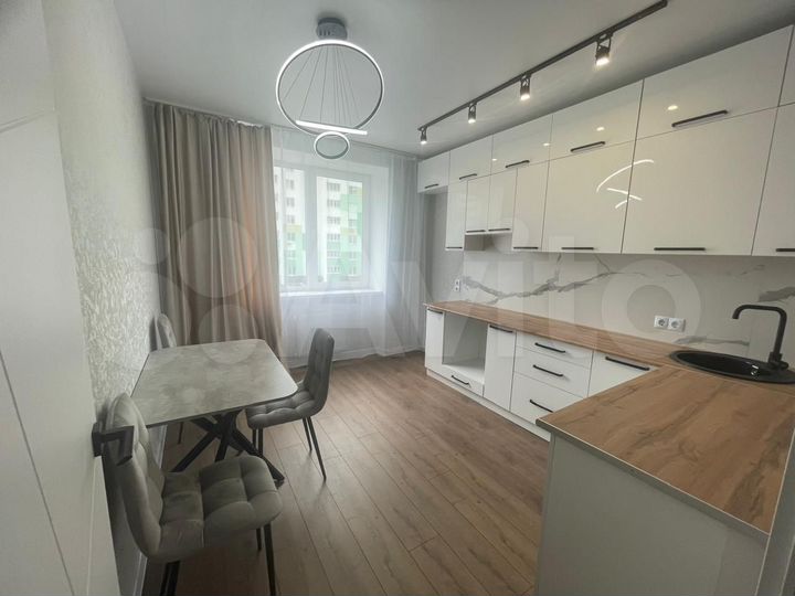 2-к. квартира, 62 м², 3/15 эт.