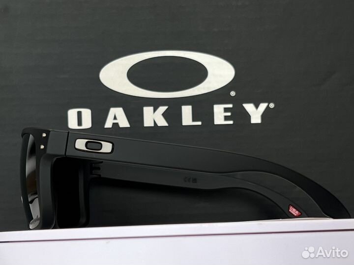 Солнцезащитные очки Oakley Holbrook XL Black