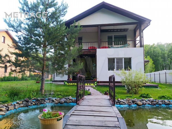 Коттедж 270 м² на участке 12 сот.