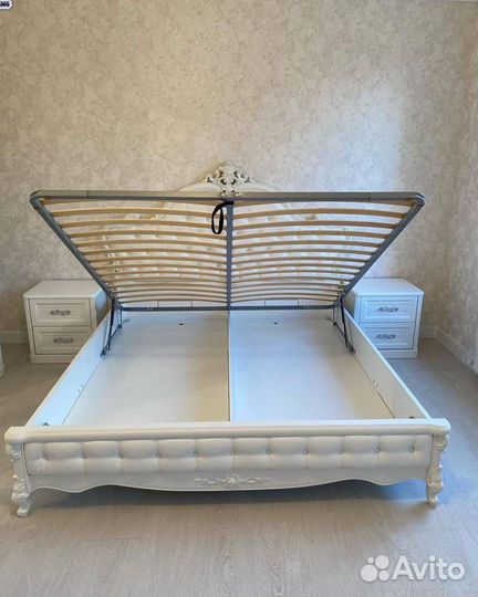 Кровать в спальню. Спальня