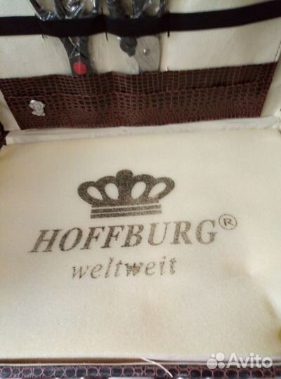 Набор столовых приборов в чемодане