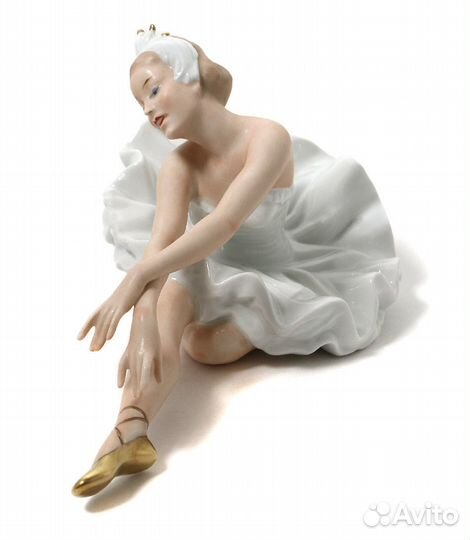 Фарфоровая фигура 