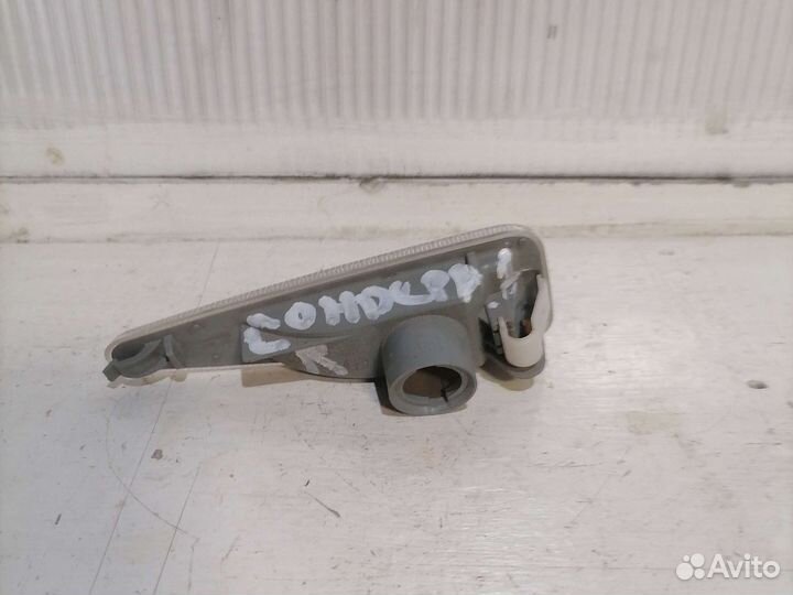 Повторитель поворота правый Renault Sandero 1