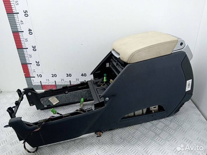 Центральный подлокотник Land Rover Range Rover
