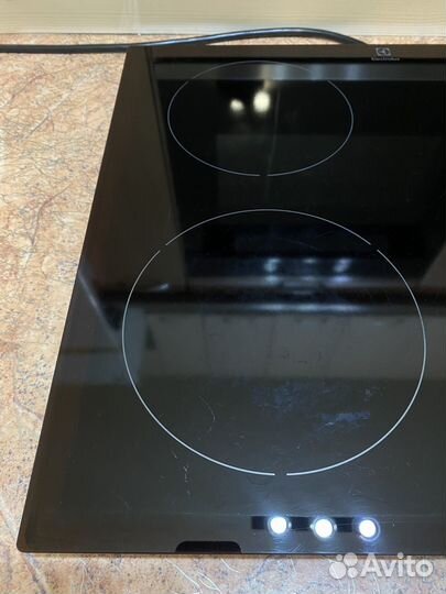 Индукционная варочная панель Electrolux