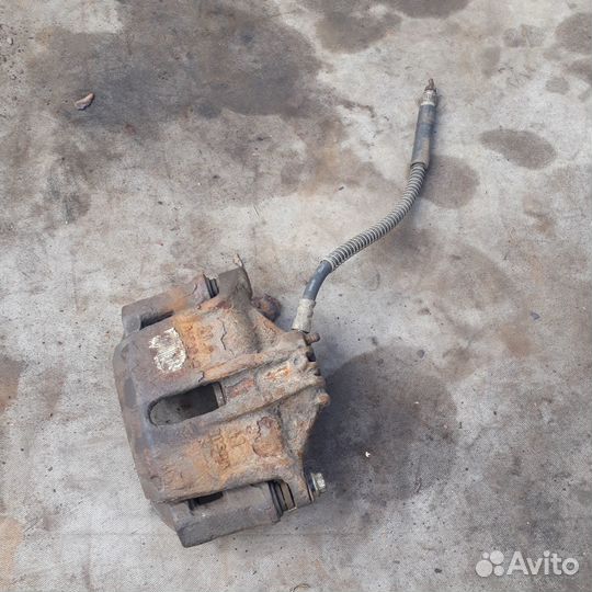 Суппорт передний правый Пежо 206