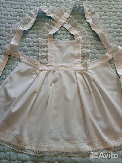 Белый школьный фартук на выпускной