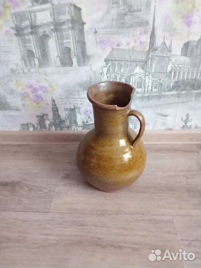 Глиняный кувшин старинный