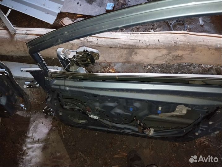 Двери от nissan tiida передние