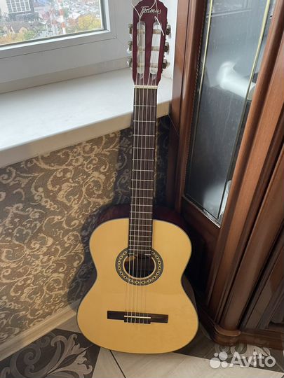 Акустическая гитара