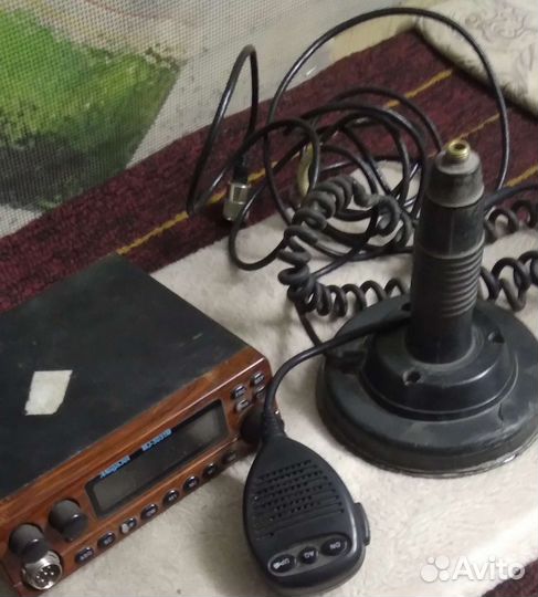 Автомобильная рация с антенной
