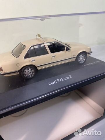 Модель автомобиля Opel Rekord E 1:43 schuco