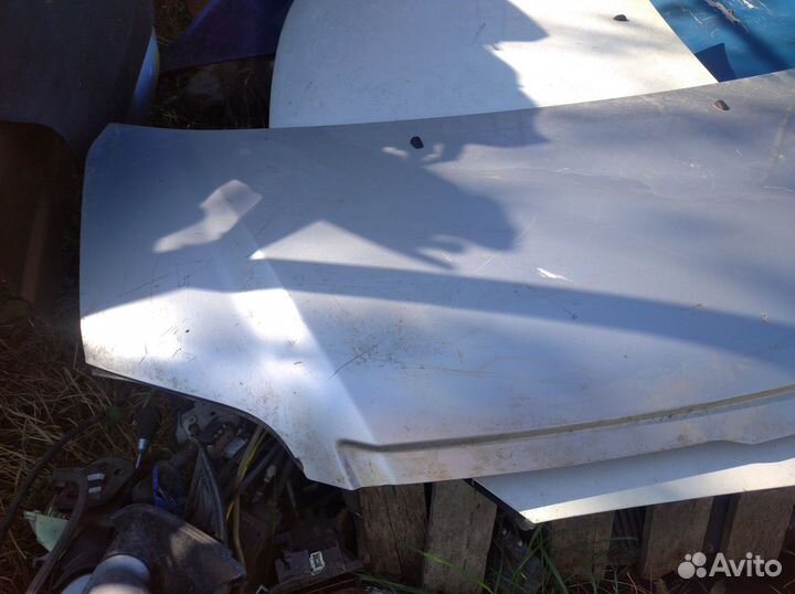 Капот тойота ноах AZR60 без никеля