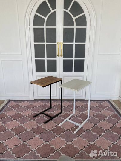 Столик приставной