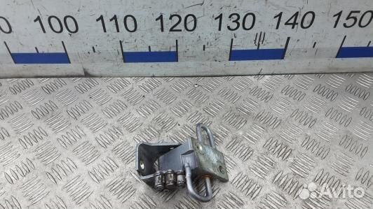 Петля передняя левая audi A6 C6 (CPH01EW01)