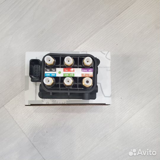 Блок клапанов пневмоподвески W221 W164 новый