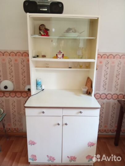 Полка настенная и буфет