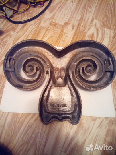 Декоративная вешалка